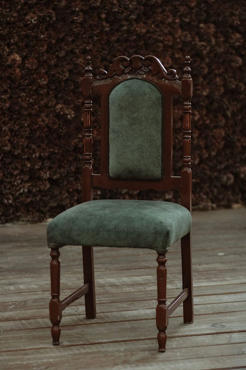 Fauteuil sculpté à retapisser